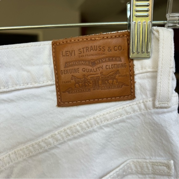 Levi's Ribcage Shorts - Picture 10 of 10